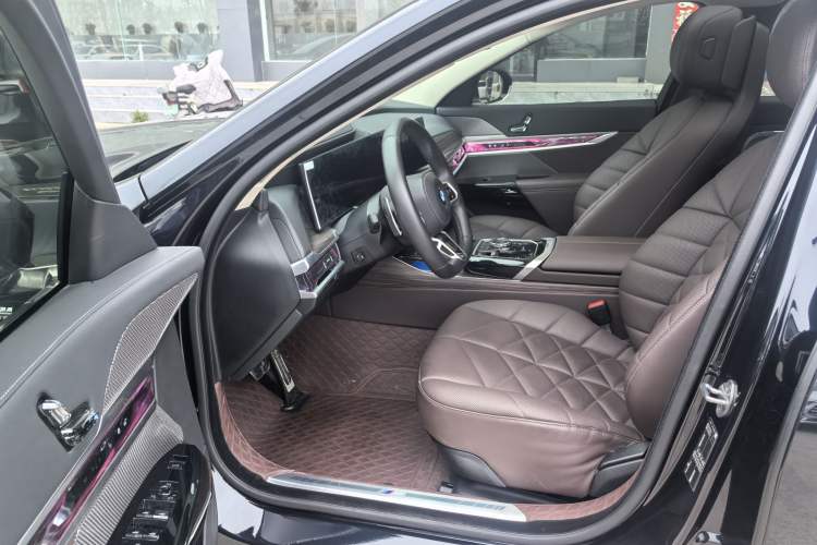 Used BMW 7 Series 2023 735Li M Sport Package Interior 3