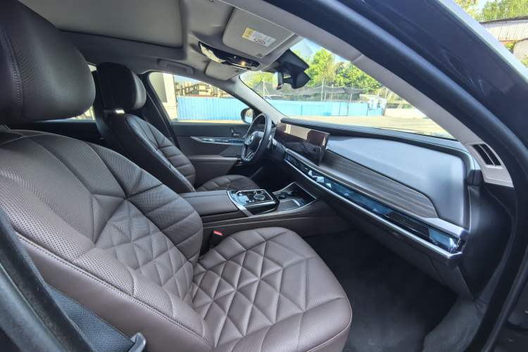 Used BMW 7 Series 2023 735Li M Sport Package Interior 4