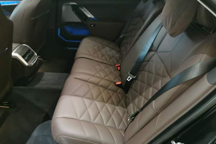 Used BMW 7 Series 2023 735Li M Sport Package Interior 4