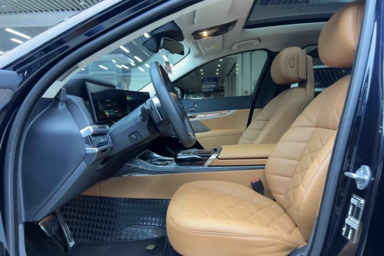 Used BMW 7 Series 2023 735Li M Sport Package Interior 4