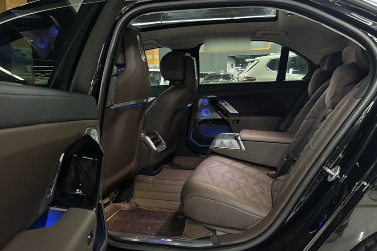Used BMW 7 Series 2023 735Li M Sport Package Interior 4