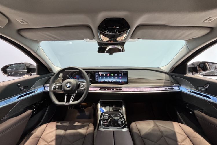 Used BMW 7 Series 2023 735Li M Sport Package Interior 4