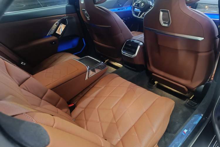 Used BMW 7 Series 2023 740Li Luxury Edition M Sport Package Interior 4