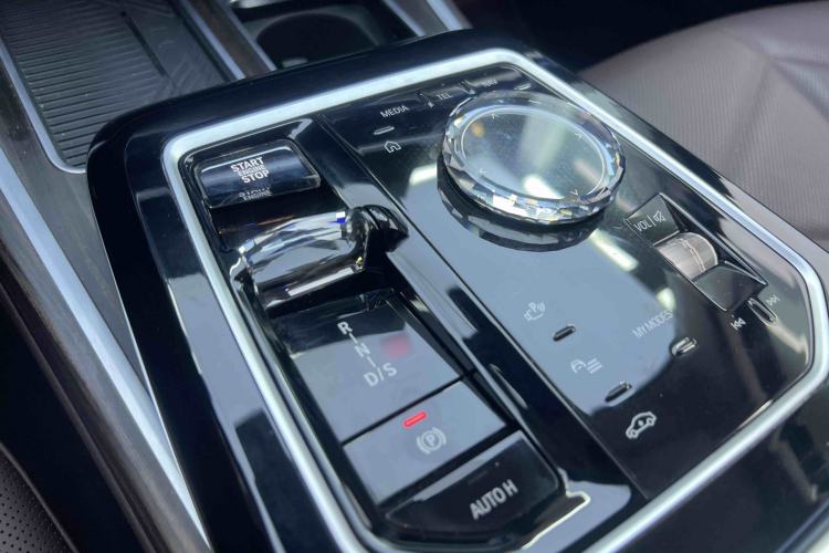 Used BMW 7 Series 2023 735Li Luxury Package Interior 4