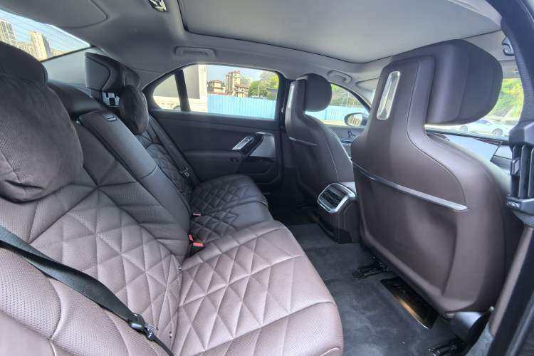 Used BMW 7 Series 2023 735Li M Sport Package Interior 5