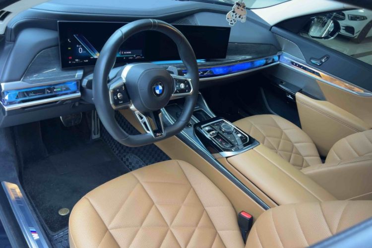 Used BMW 7 Series 2023 735Li M Sport Package Interior 5