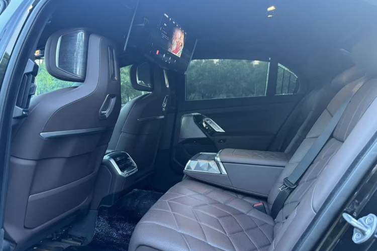 Used BMW 7 Series 2023 740Li Luxury Edition M Sport Package Interior 5