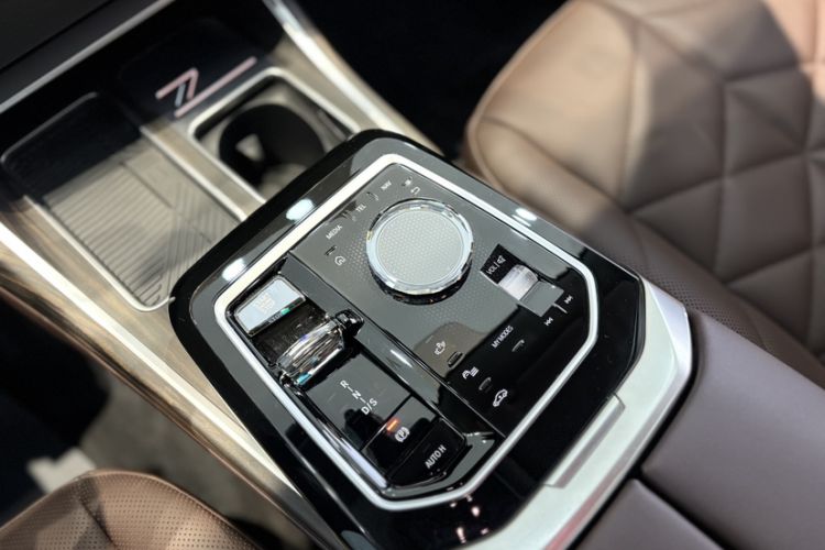 Used BMW 7 Series 2023 735Li M Sport Package Interior 5