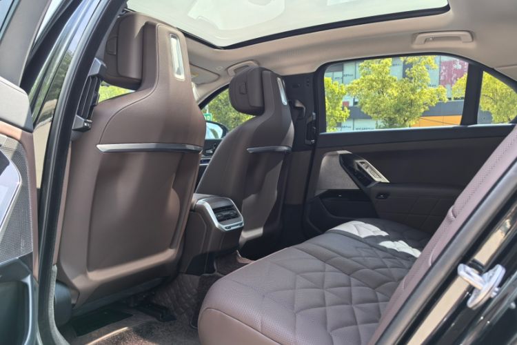 Used BMW 7 Series 2023 735Li M Sport Package Interior 5