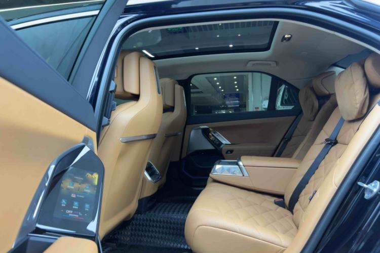Used BMW 7 Series 2023 735Li M Sport Package Interior 6