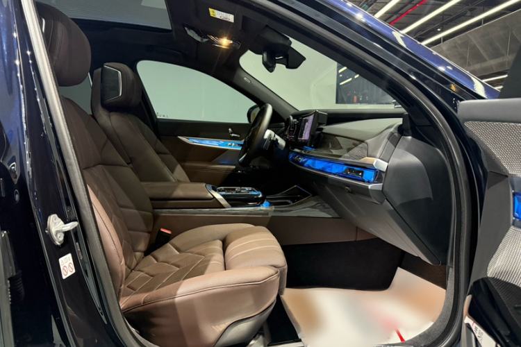 Used BMW 7 Series 2023 740Li Luxury Edition M Sport Package Interior 6