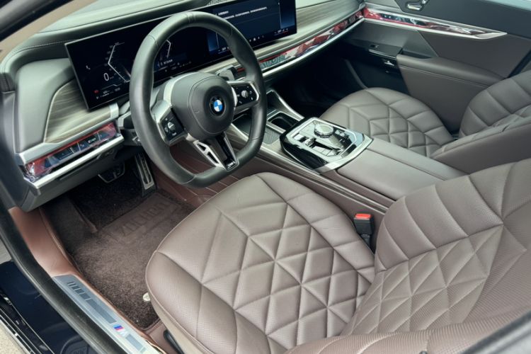 Used BMW 7 Series 2023 735Li M Sport Package Interior 6
