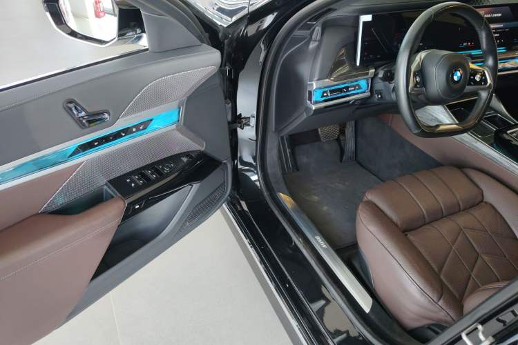 Used BMW 7 Series 2023 740Li Luxury Edition with Premium Package Interior 6