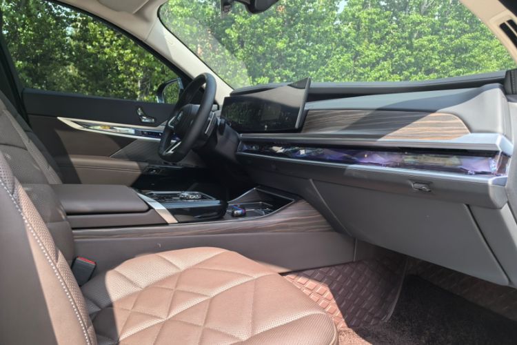 Used BMW 7 Series 2023 735Li M Sport Package Interior 6