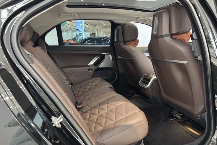 Used BMW 7 Series 2023 735Li M Sport Package Interior 7