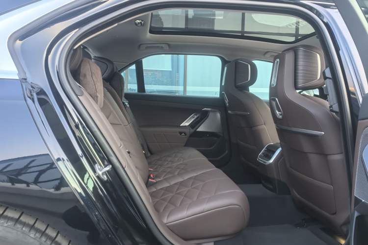 Used BMW 7 Series 2023 740Li Leading Model M Sport Package Interior 9