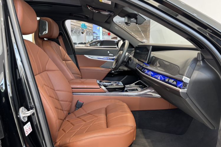 Used BMW 7 Series 2023 Restyled 740Li Luxury Edition M Sport Package Interior 9