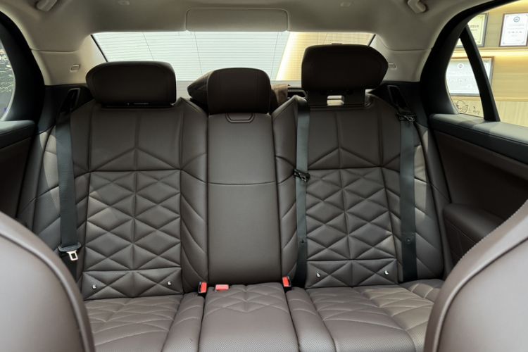 Used BMW 7 Series 2023 735Li M Sport Package Interior 9