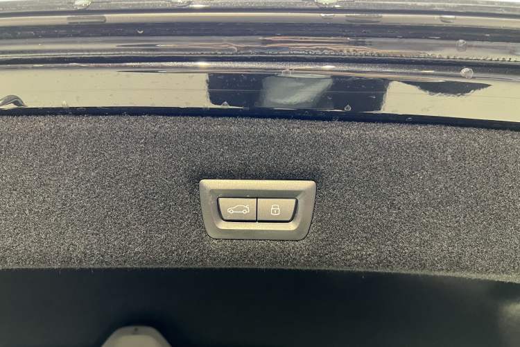 Used BMW 7 Series 2023 740Li Leading Edition Luxury Package Interior 9