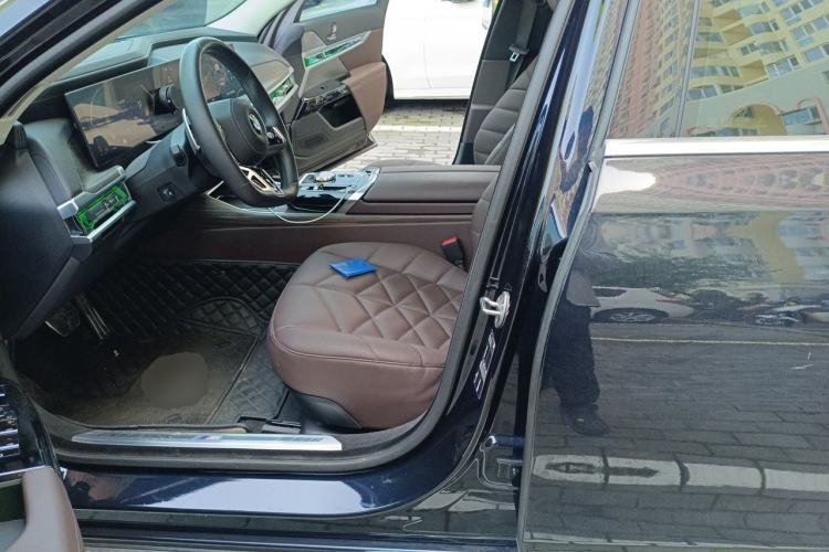 Used BMW 7 Series 2023 735Li M Sport Package Left Front Seat