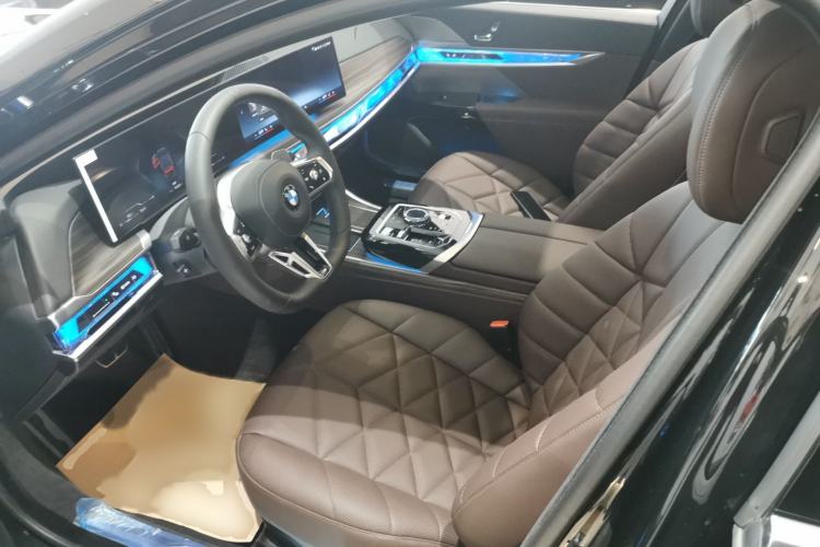 Used BMW 7 Series 2023 735Li M Sport Package Left Front Seat
