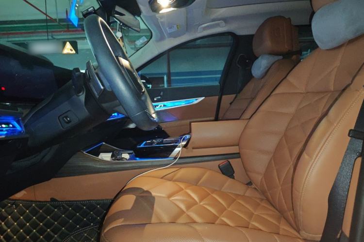 Used BMW 7 Series 2023 735Li M Sport Package Left Front Seat