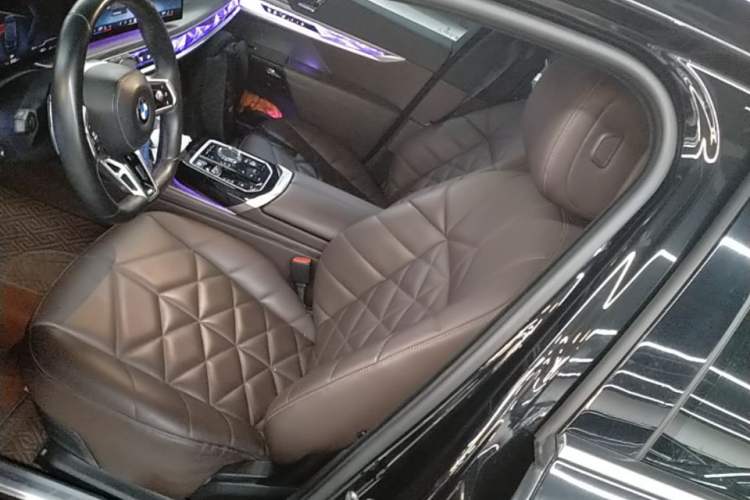 Used BMW 7 Series 2023 735Li M Sport Package Left Front Seat