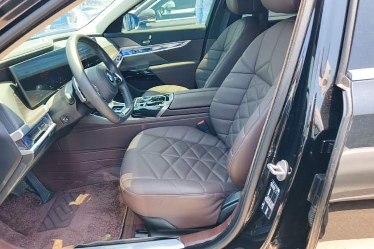 Used BMW 7 Series 2023 735Li Luxury Package Left Front Seat