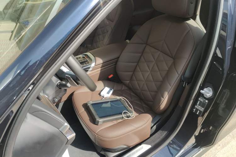 Used BMW 7 Series 2023 735Li M Sport Package Left Front Seat