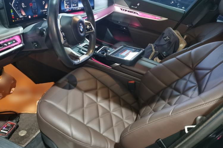 Used BMW 7 Series 2023 735Li Luxury Package Left Front Seat