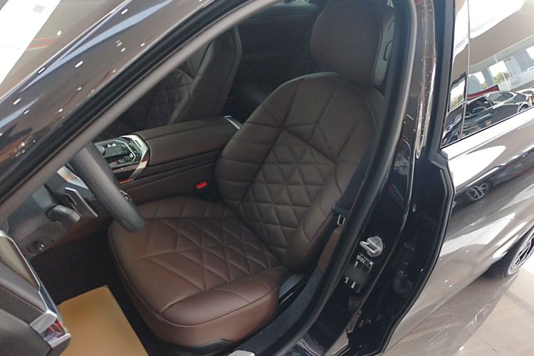 Used BMW 7 Series 2023 735Li M Sport Package Left Front Seat