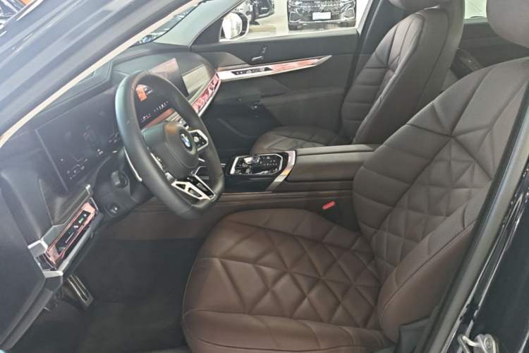 Used BMW 7 Series 2023 735Li M Sport Package Left Front Seat