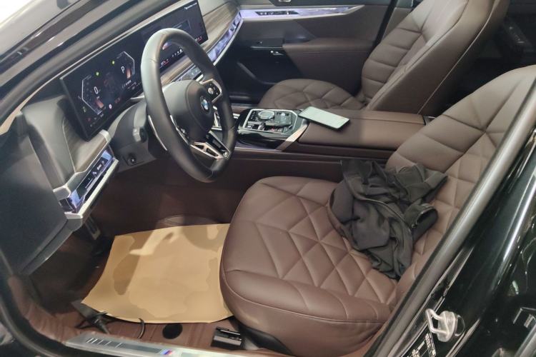 Used BMW 7 Series 2023 735Li M Sport Package Left Front Seat