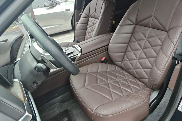 Used BMW 7 Series 2023 735Li M Sport Package Left Front Seat