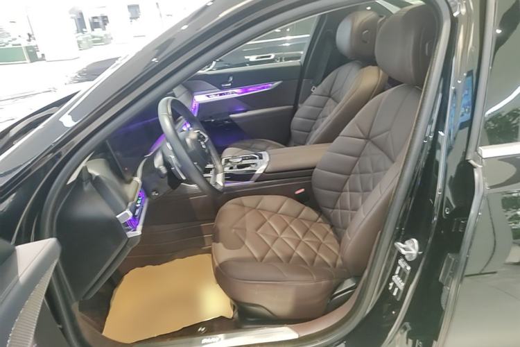 Used BMW 7 Series 2023 735Li Luxury Package Left Front Seat
