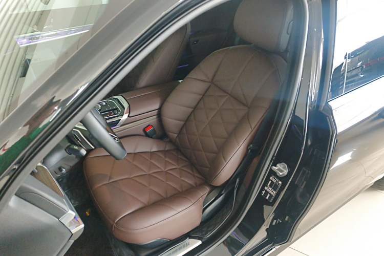Used BMW 7 Series 2023 735Li M Sport Package Left Front Seat