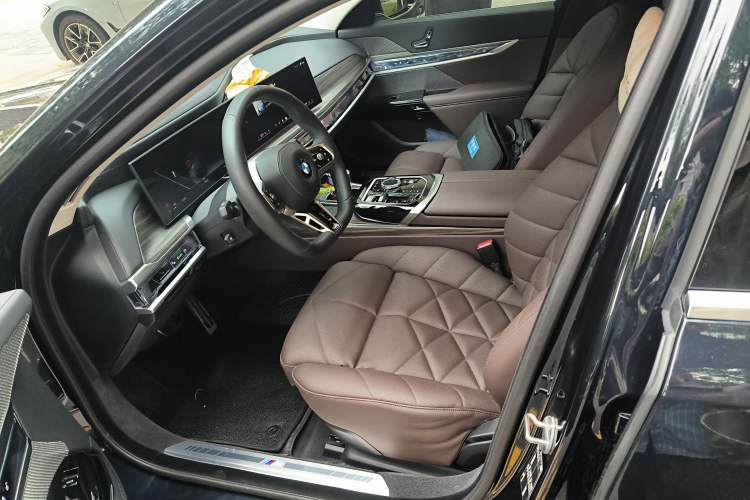 Used BMW 7 Series 2023 740Li Leading Model M Sport Package Left Front Seat