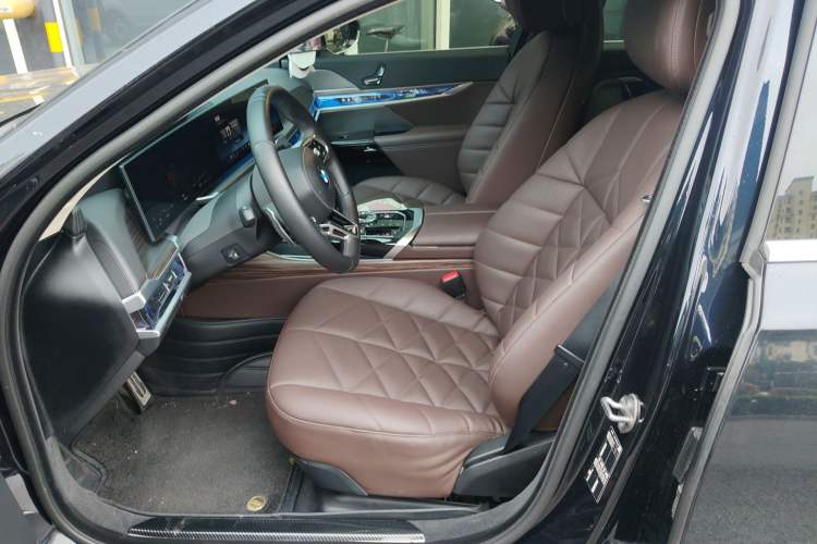 Used BMW 7 Series 2023 735Li M Sport Package Left Front Seat