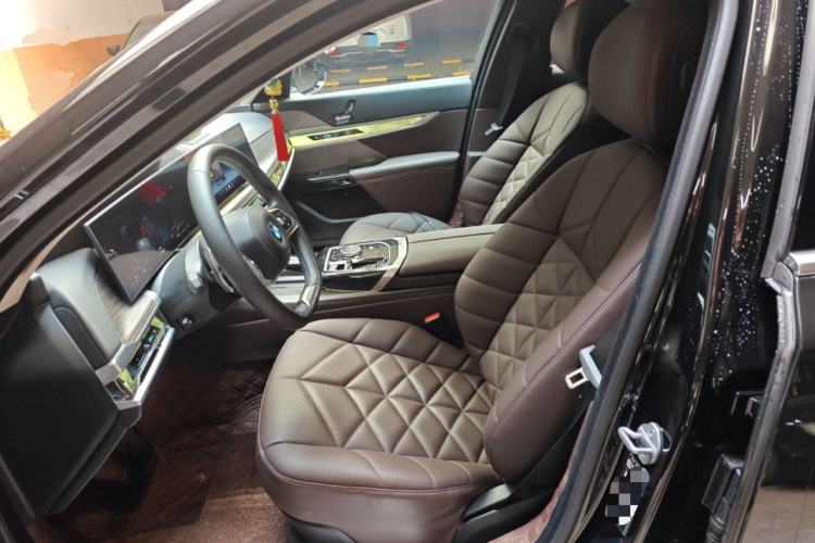 Used BMW 7 Series 2023 735Li Luxury Package Left Front Seat