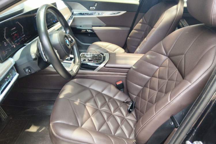 Used BMW 7 Series 2023 735Li Luxury Package Left Front Seat