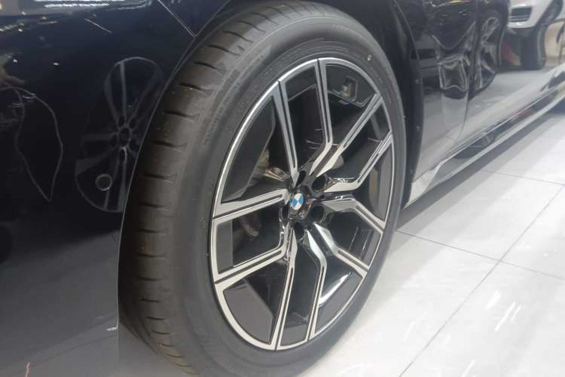 Used BMW 7 Series 2023 735Li M Sport Package Left Front Wheel Hub