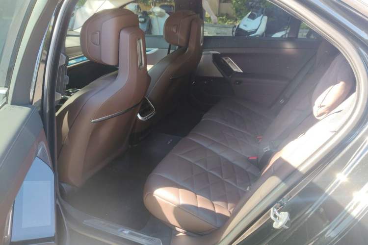 Used BMW 7 Series 2023 735Li M Sport Package Left Rear Seat