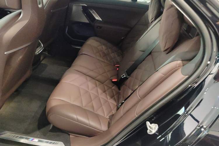 Used BMW 7 Series 2023 735Li M Sport Package Left Rear Seat