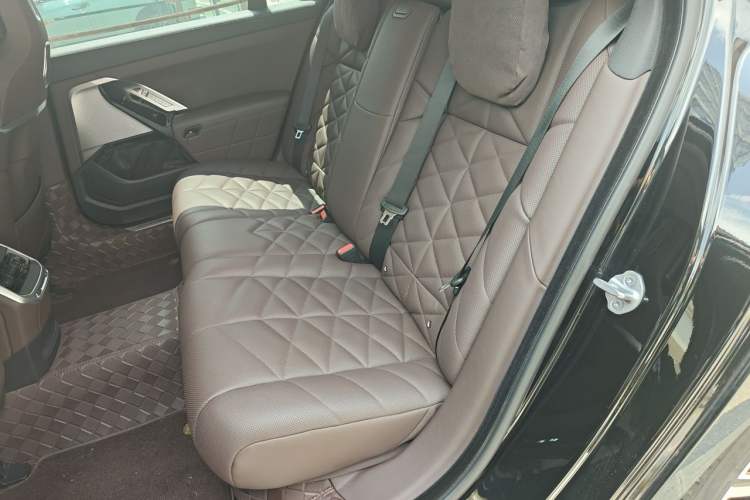 Used BMW 7 Series 2023 740Li Leading Model M Sport Package Left Rear Seat
