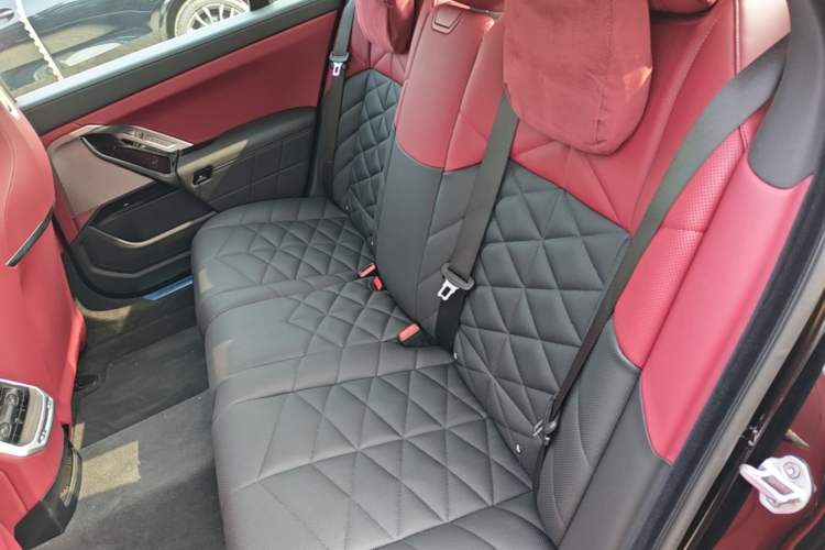 Used BMW 7 Series 2023 735Li M Sport Package Left Rear Seat