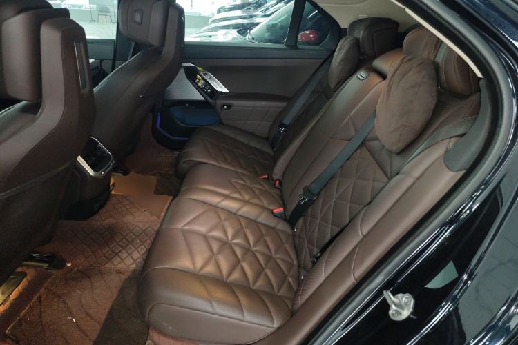 Used BMW 7 Series 2023 735Li M Sport Package Left Rear Seat