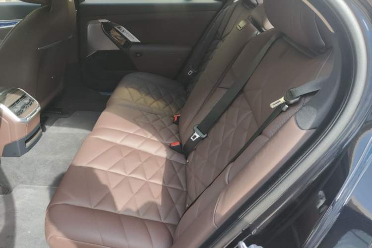 Used BMW 7 Series 2023 735Li M Sport Package Left Rear Seat