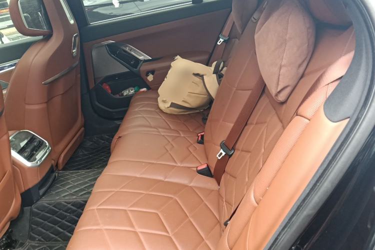 Used BMW 7 Series 2023 740Li Luxury Edition M Sport Package Left Rear Seat