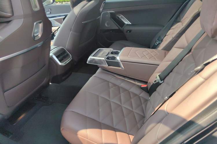 Used BMW 7 Series 2023 740Li Luxury Edition M Sport Package Left Rear Seat