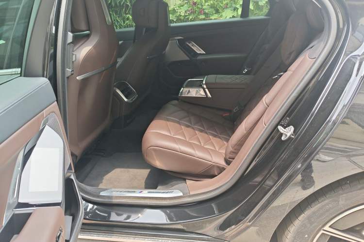 Used BMW 7 Series 2023 735Li M Sport Package Left Rear Seat